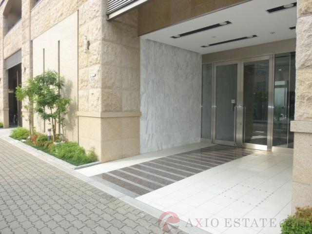 23/26 エントランス