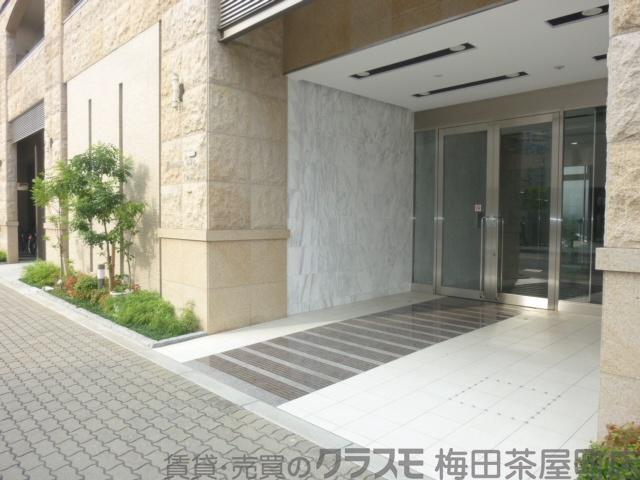 23/26 エントランス