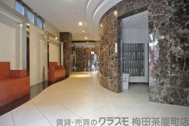 16/19 エントランス