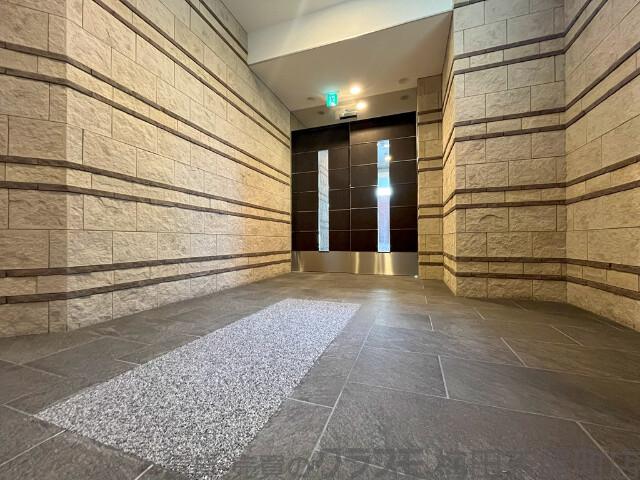 28/30 エントランス