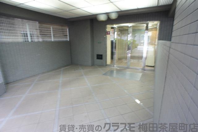 27/30 エントランス