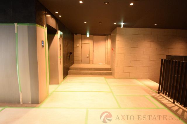 28/30 エントランス