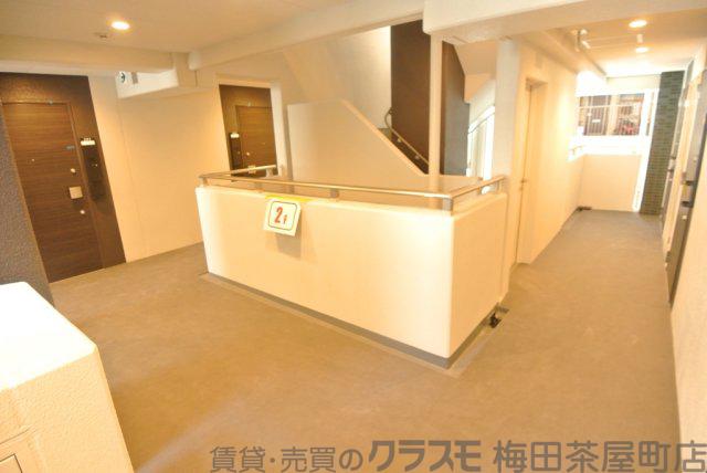 28/30 エントランス