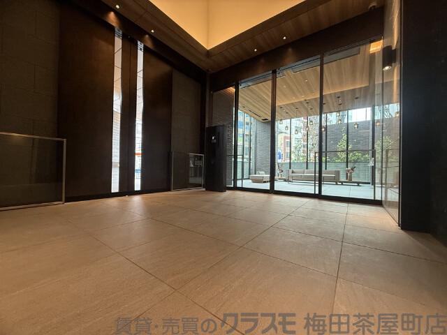 28/30 エントランス