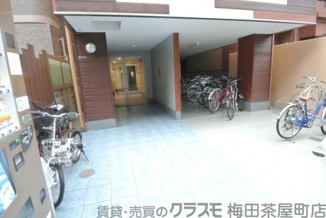 28/30 エントランス