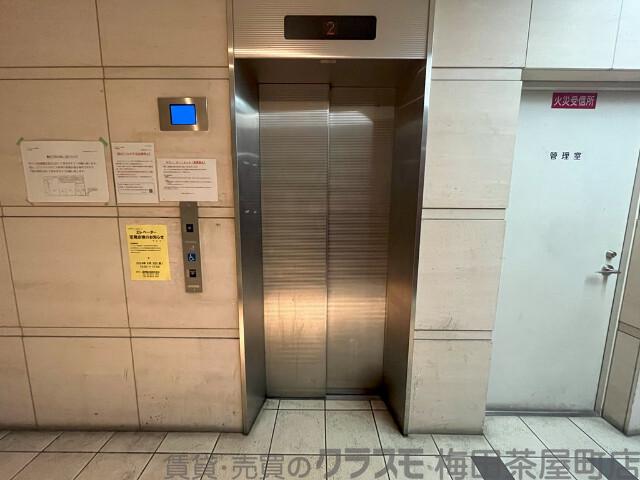 27/30 エントランス