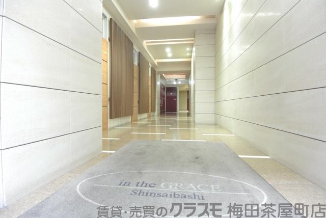 27/30 エントランス