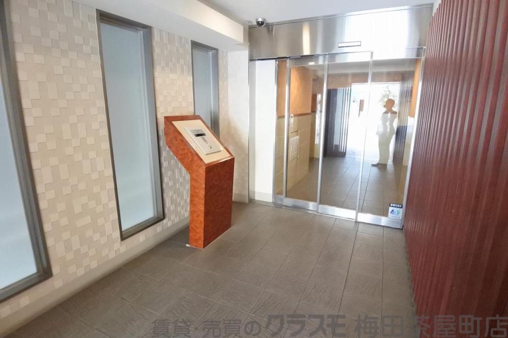 27/30 エントランス