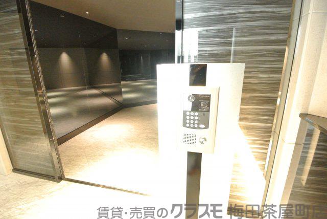 27/30 エントランス