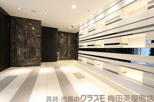 27/30 エントランス