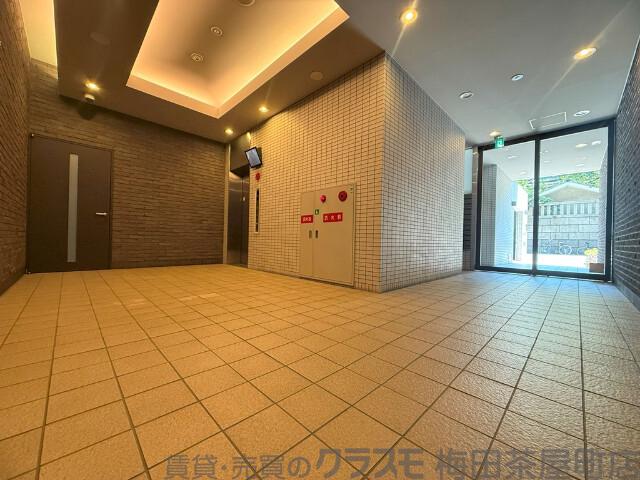 24/30 エントランス