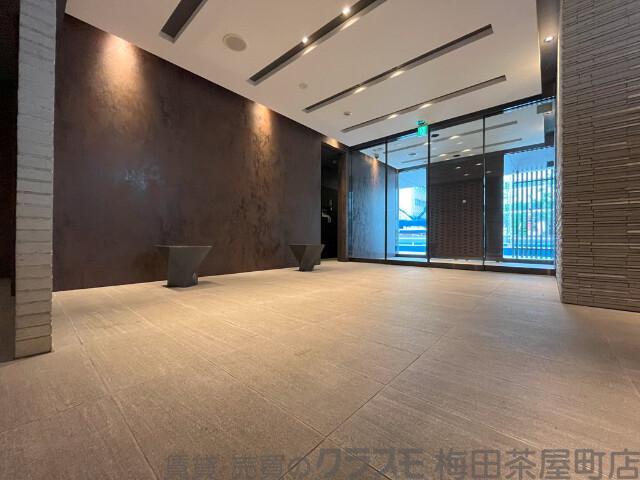 27/30 エントランス