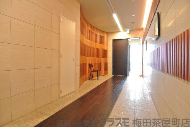 28/30 エントランス