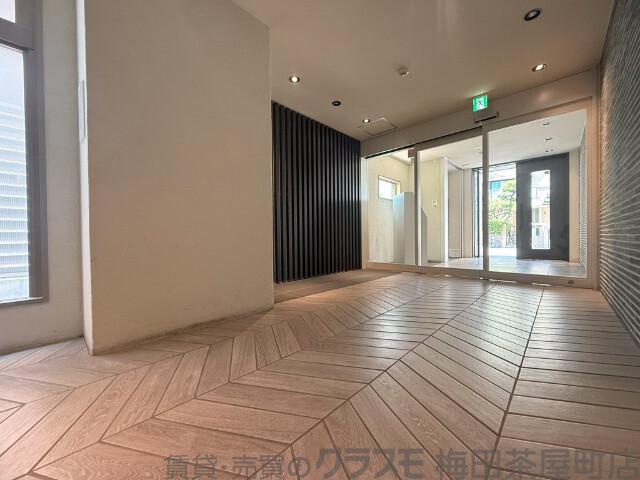 28/30 エントランス