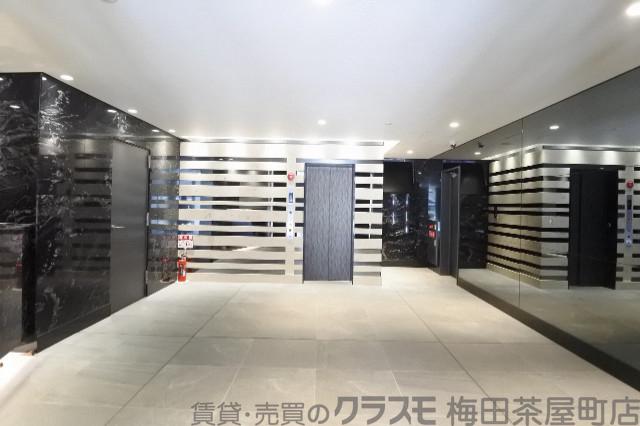 27/30 エントランス