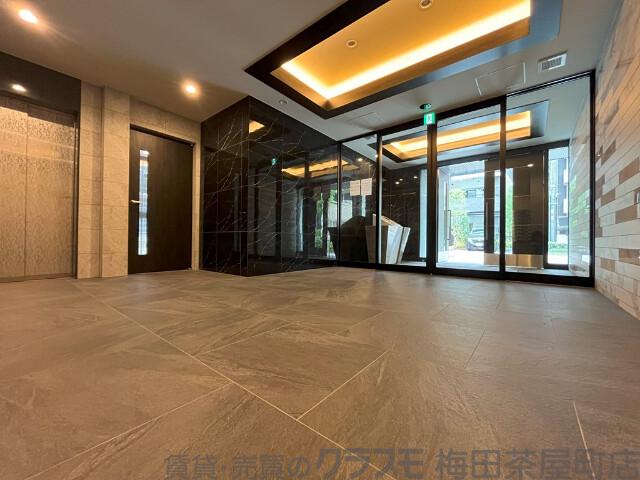 28/30 エントランス