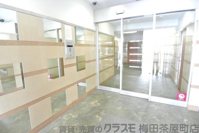 28/30 エントランス