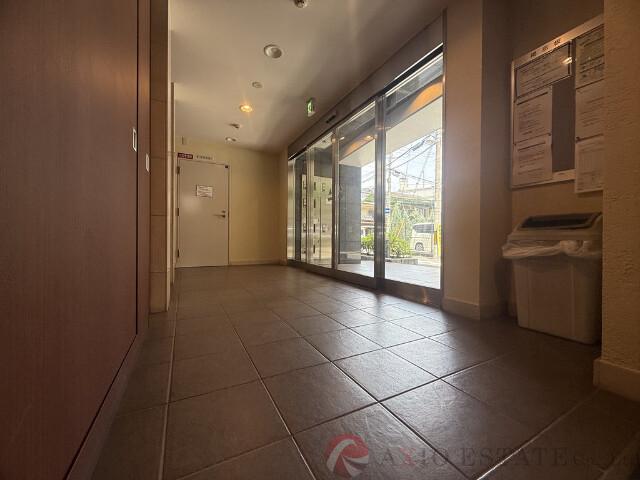 28/30 エントランス