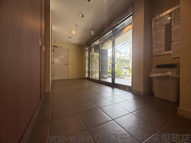 28/30 エントランス