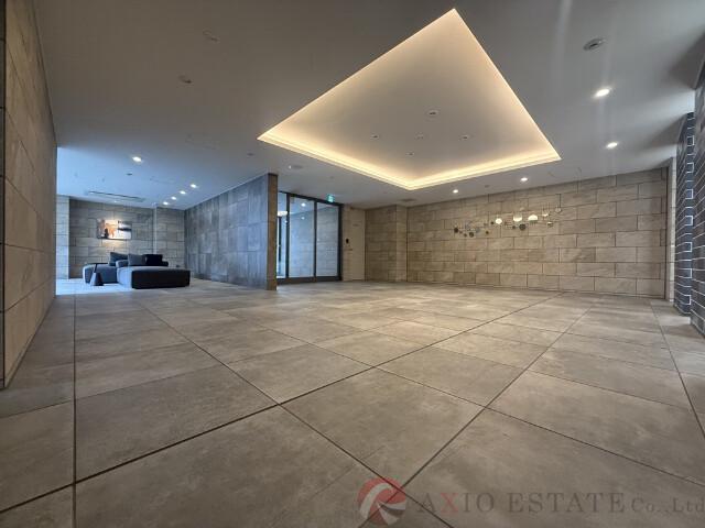 28/30 エントランス