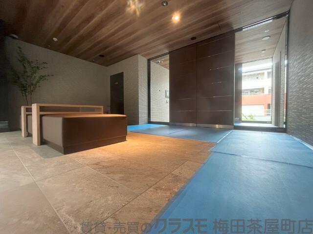 28/30 エントランス