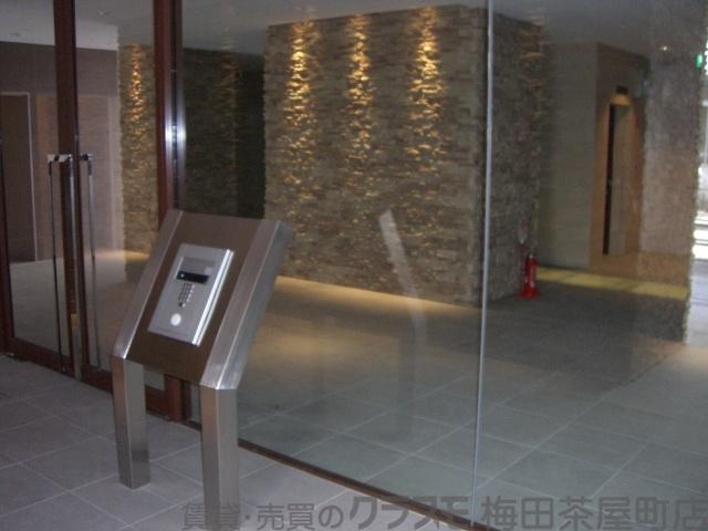 24/30 エントランス