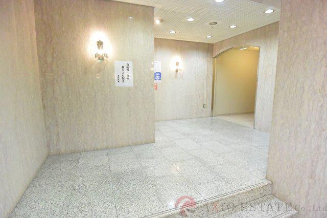 27/30 エントランス