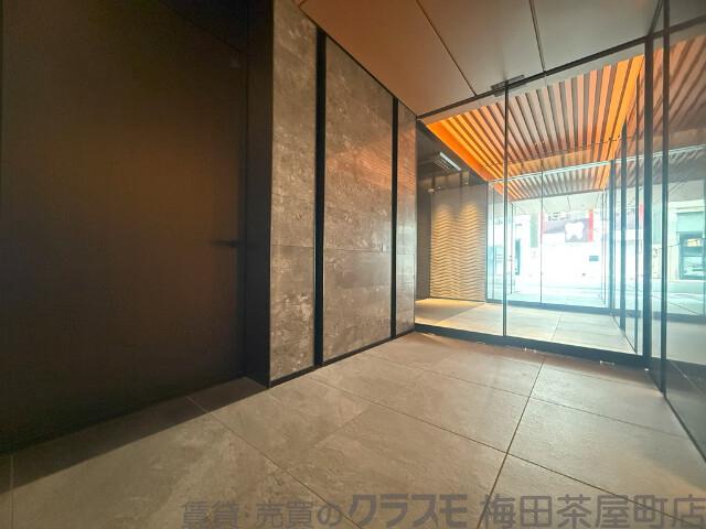 28/30 エントランス