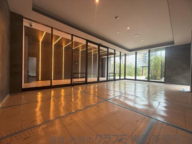 28/30 エントランス