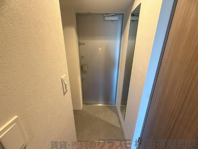 19/30 玄関