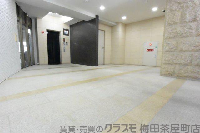 27/30 エントランス