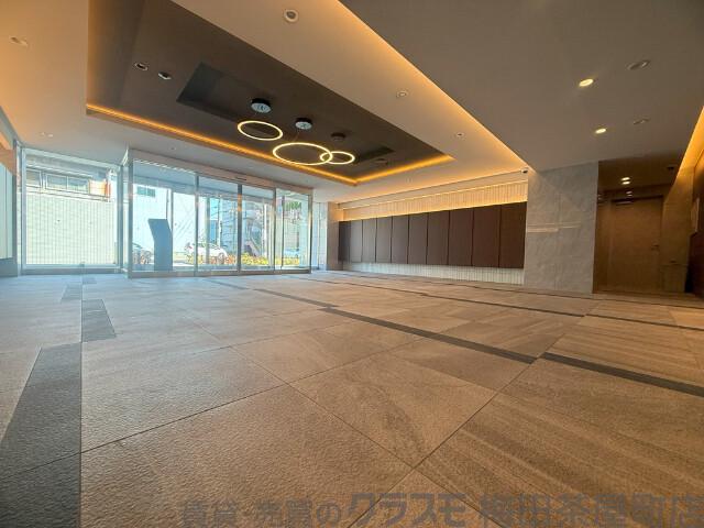 28/30 エントランス