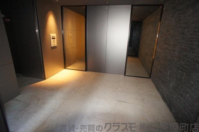 27/30 エントランス