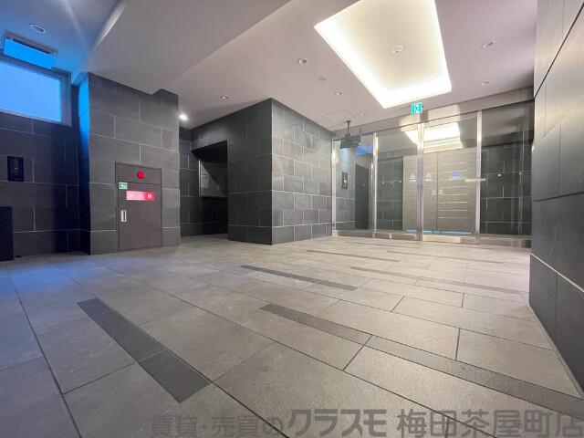 28/30 エントランス