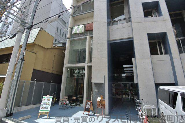 23/27 エントランス