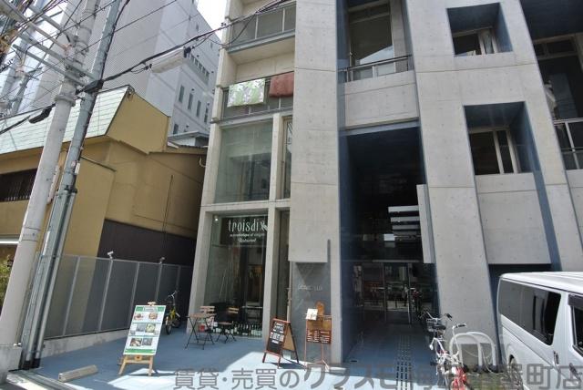 25/27 エントランス