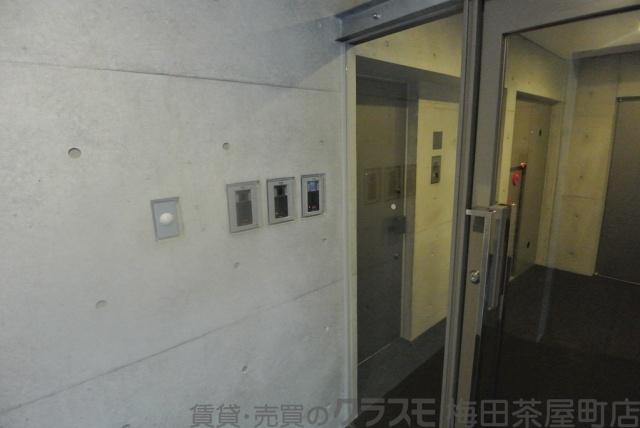 24/27 エントランス