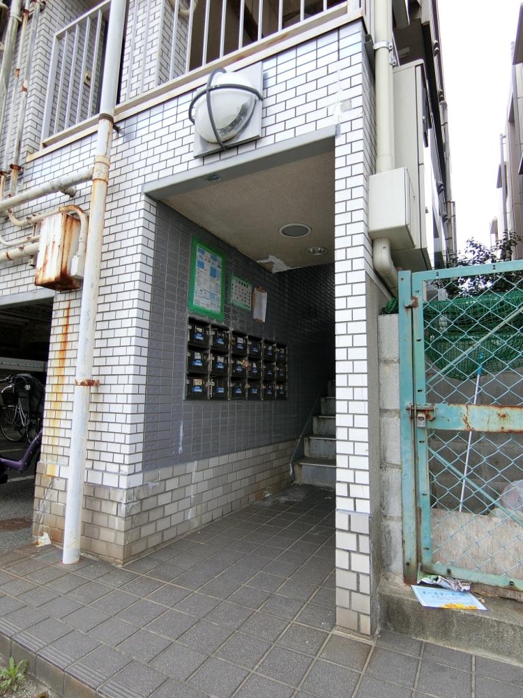 26/30 エントランス