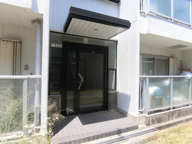 25/30 エントランス