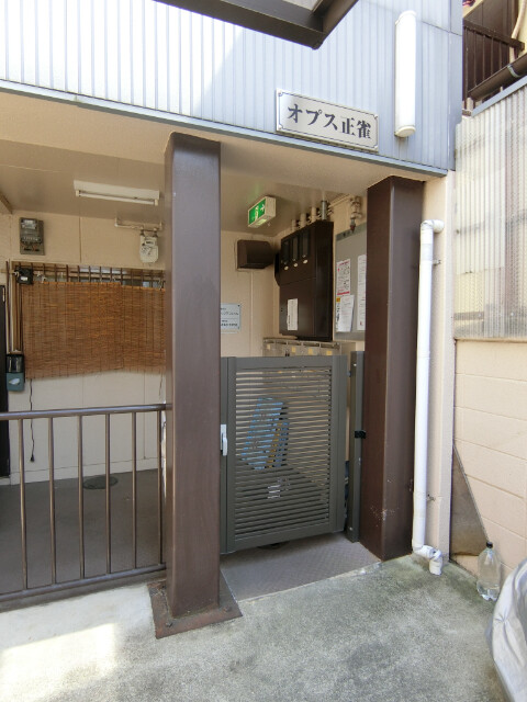 27/30 エントランス