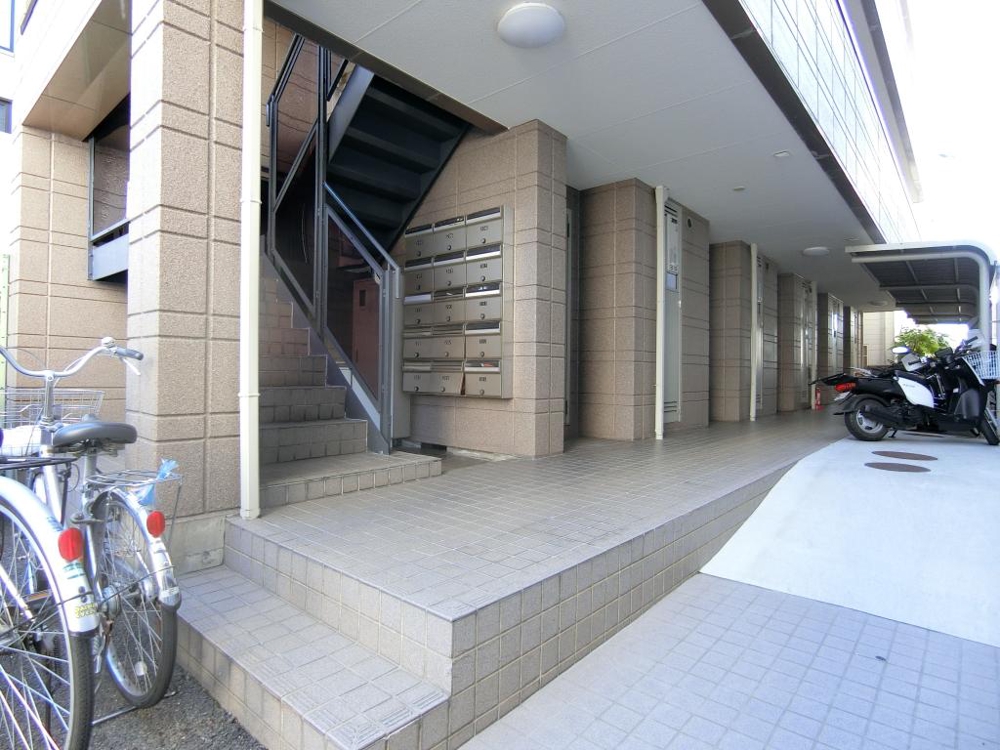 25/30 エントランス