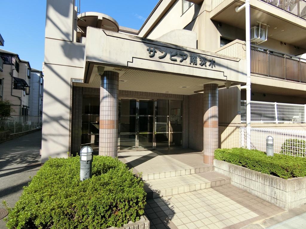 26/30 エントランス