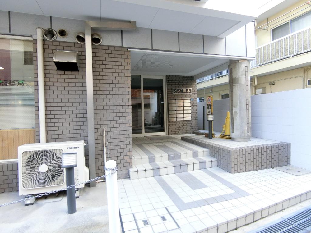 27/30 エントランス