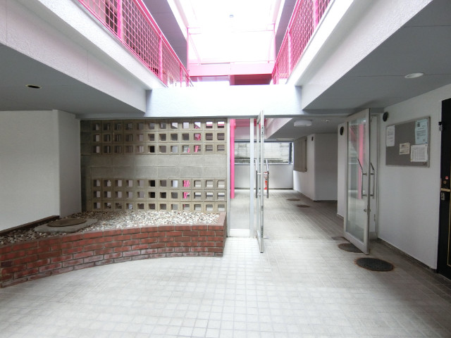 26/30 エントランス