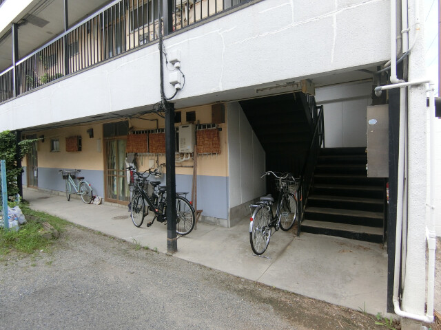 27/30 エントランス