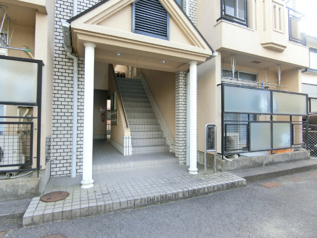 27/30 エントランス