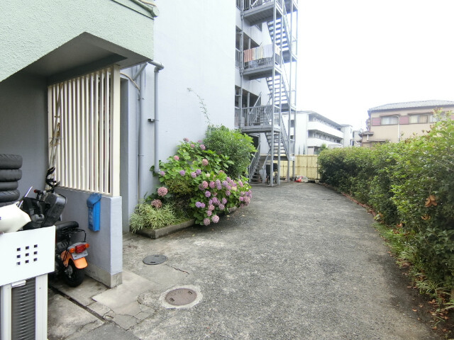 27/30 エントランス