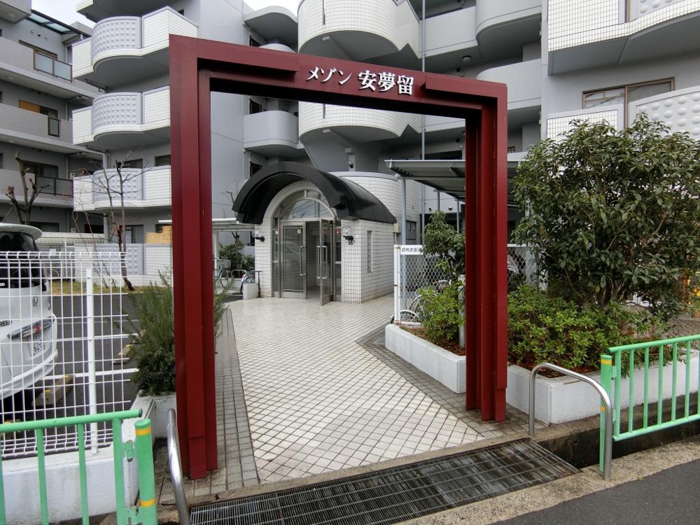 28/30 エントランス