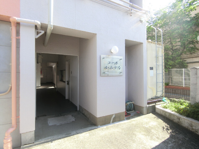 27/30 エントランス