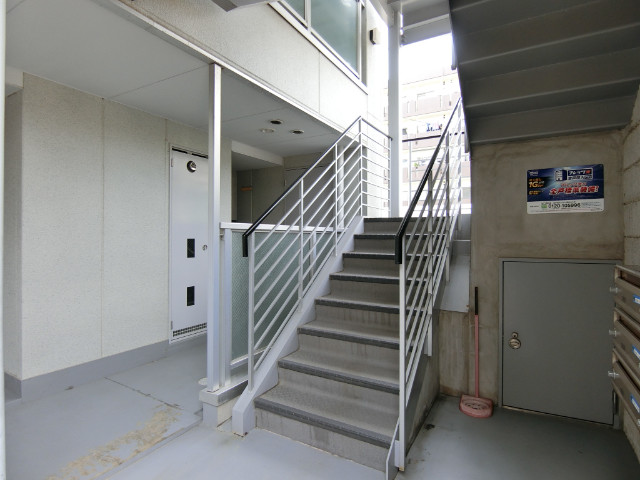 27/30 エントランス